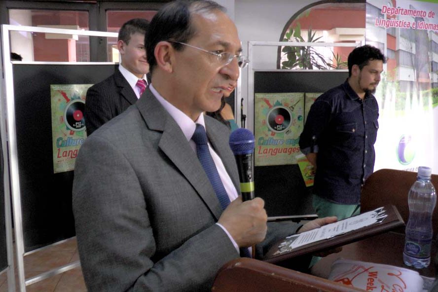 reconocimiento-a-rector-departamento-de-idionas-udenar-periodico