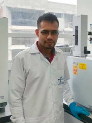 Omar José Cotazo Mosquera, estudiante de último semestre del programa de Química de la Universidad de Nariño https://periodico.udenar.edu.co/wp-content/uploads/2021/05/Laboratorio-de-Catálisis-LC.jpgLaboratorio de Catálisis Universidad de Nariño Reconocimiento a Omar José Cotazo Mosquera