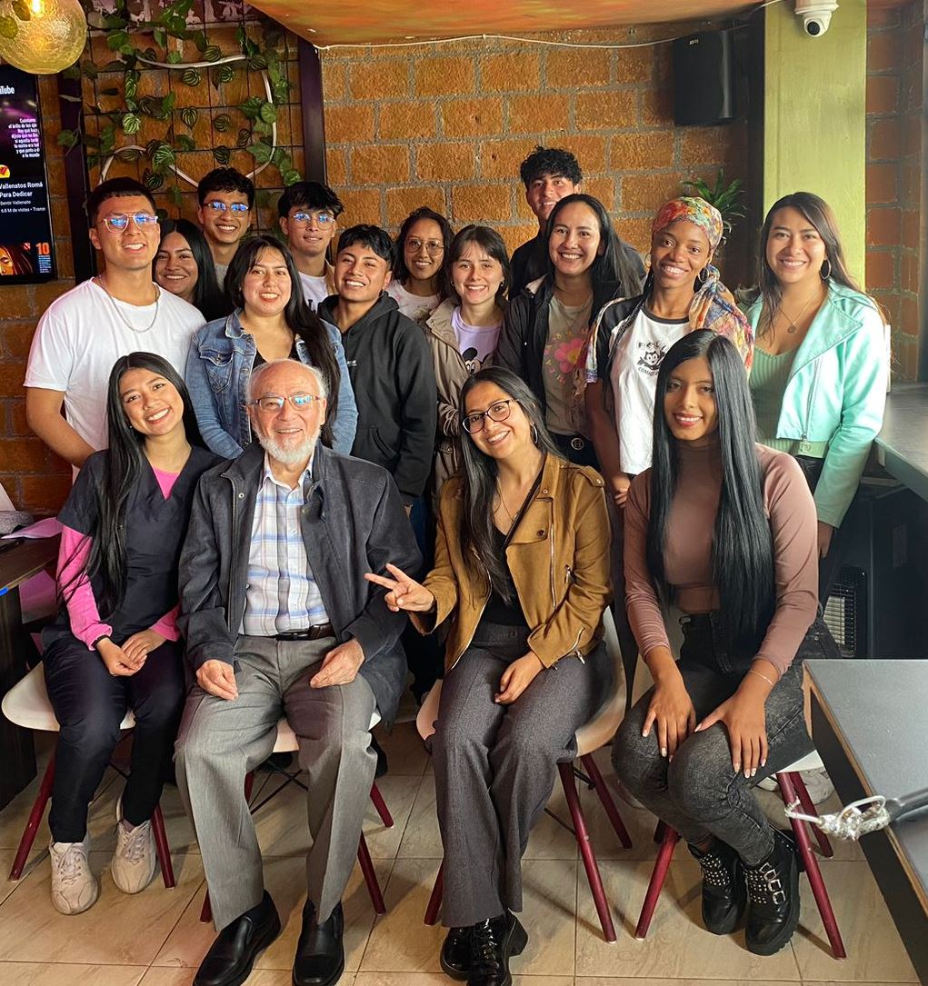 Periodico-Foto-Estudiantes-Asistentes-Amity-2024