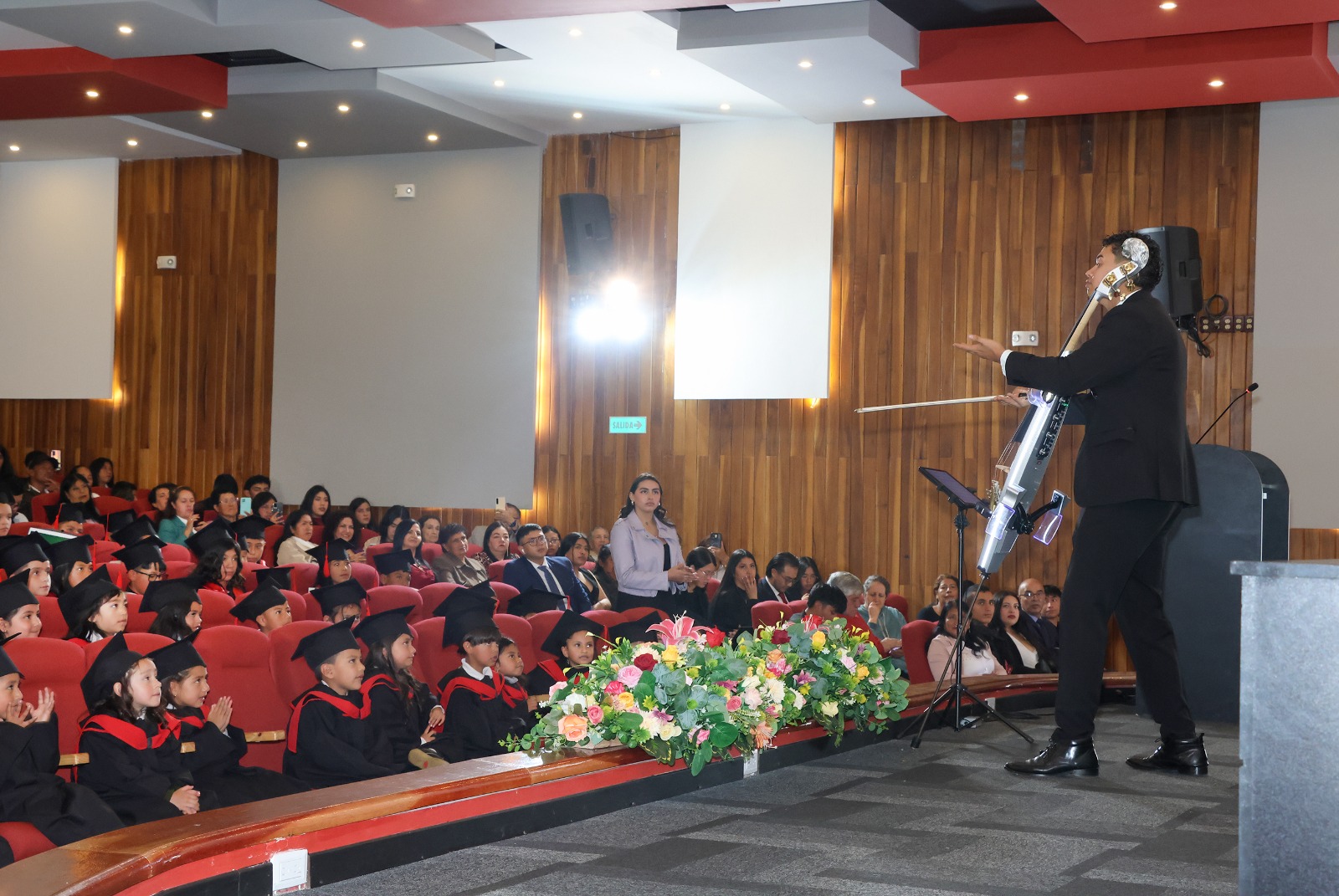 Foto 6 Ceremonia de certificación grado Transición y Quinto